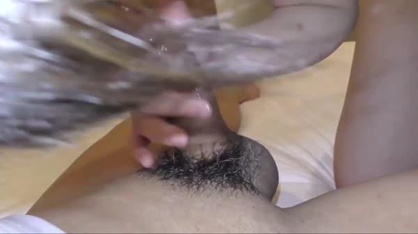 想怀孕变态的孩子，想用校服用水中出